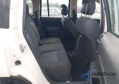 2010 Jeep Compass Sport z USA, uszkodzony, nr VIN 1J4NT4FB2AD558272